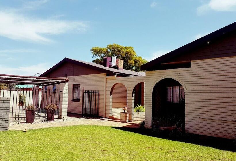 פנסיון Mckala Guesthouse