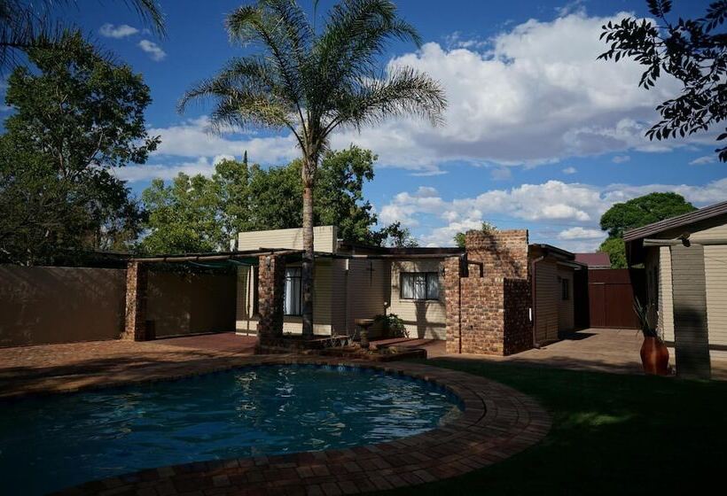 פנסיון Mckala Guesthouse