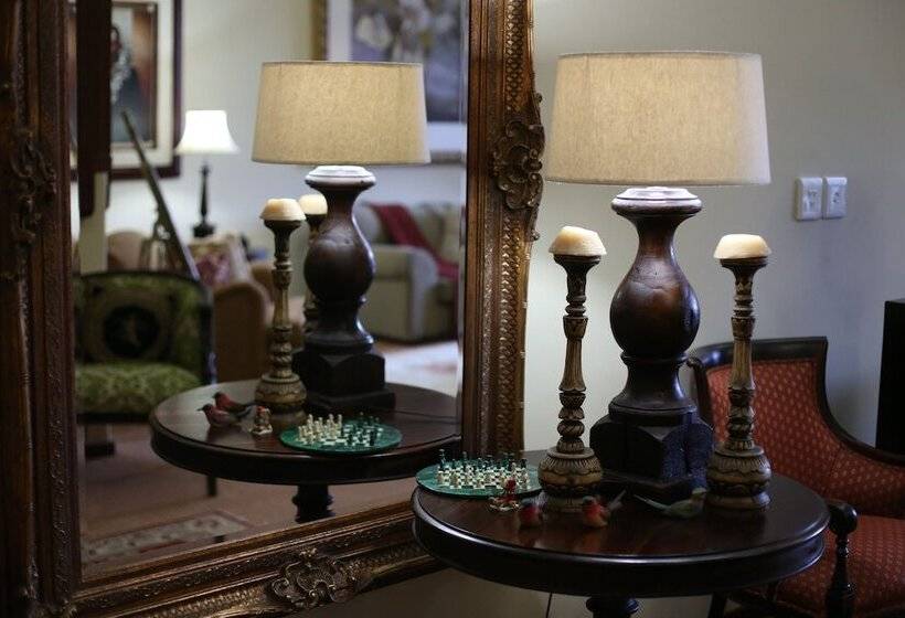 膳宿费 Shangri La Manor