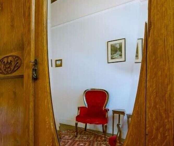 بنسيون The Barracks