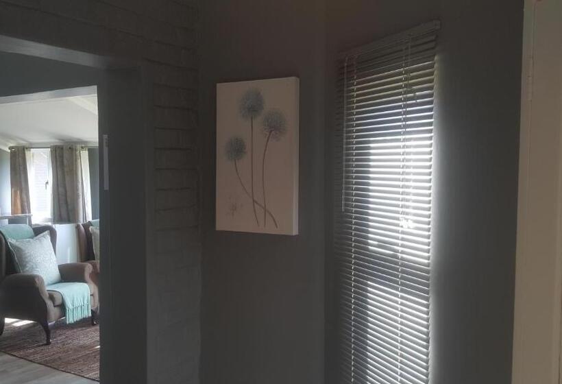 Пансион Upper House Guesthouse