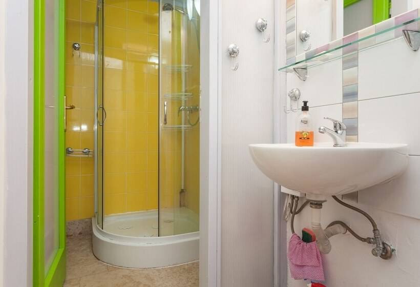 Roundabout Hostel Hostel