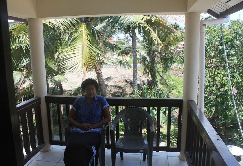 Shalini Garden Hotel & Apartments