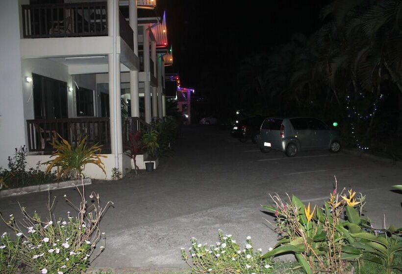 Shalini Garden Hotel & Apartments