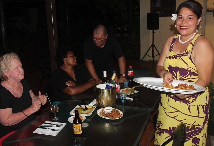 Shalini Garden Hotel & Apartments