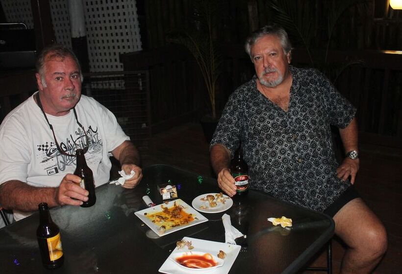 Shalini Garden Hotel & Apartments