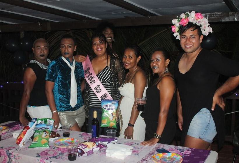 Shalini Garden Hotel & Apartments