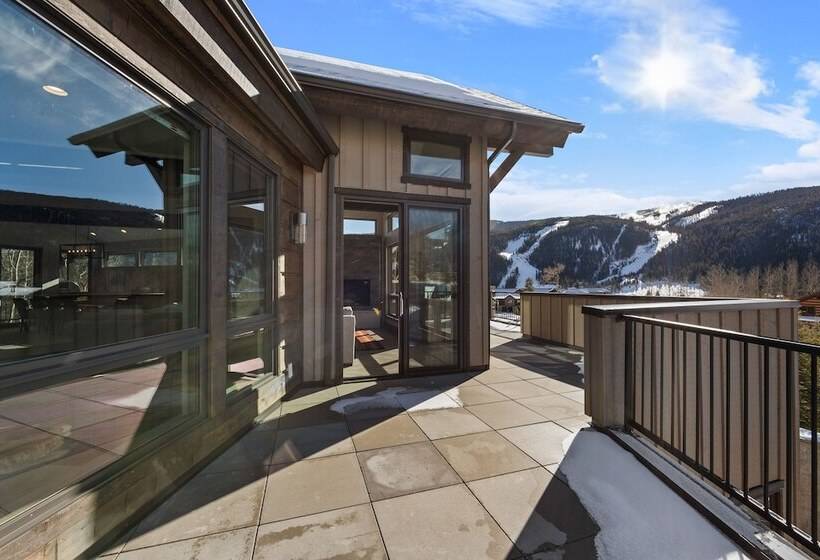 200 Caravelle Drive : 3