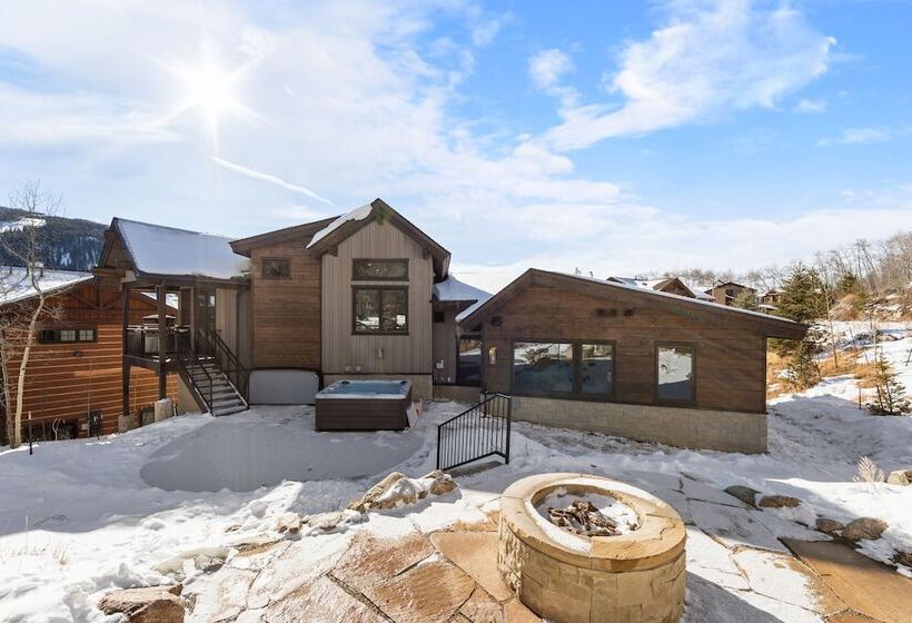 200 Caravelle Drive : 3