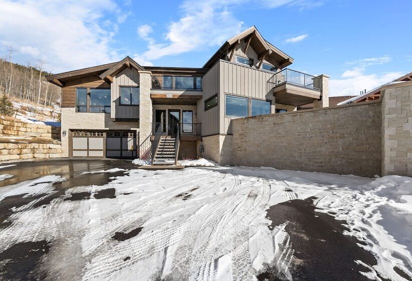 200 Caravelle Drive : 3