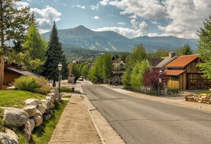 200 Caravelle Drive : 3