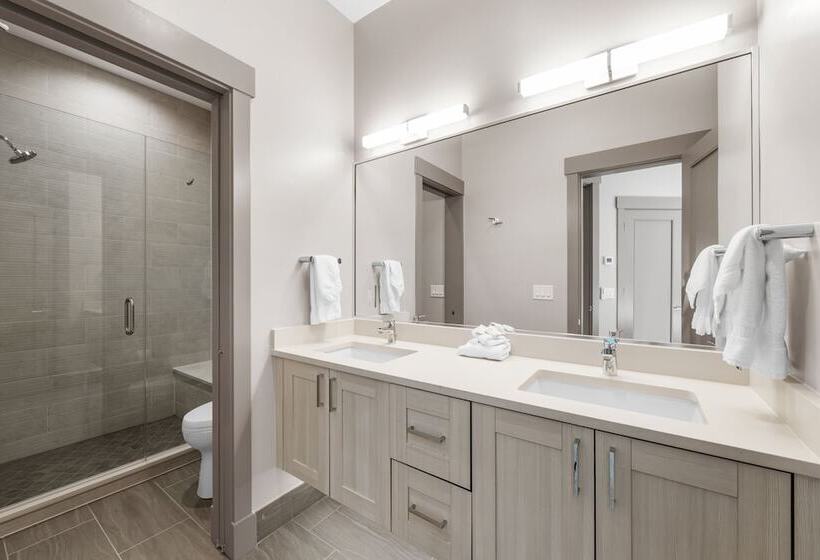 200 Caravelle Drive : 3