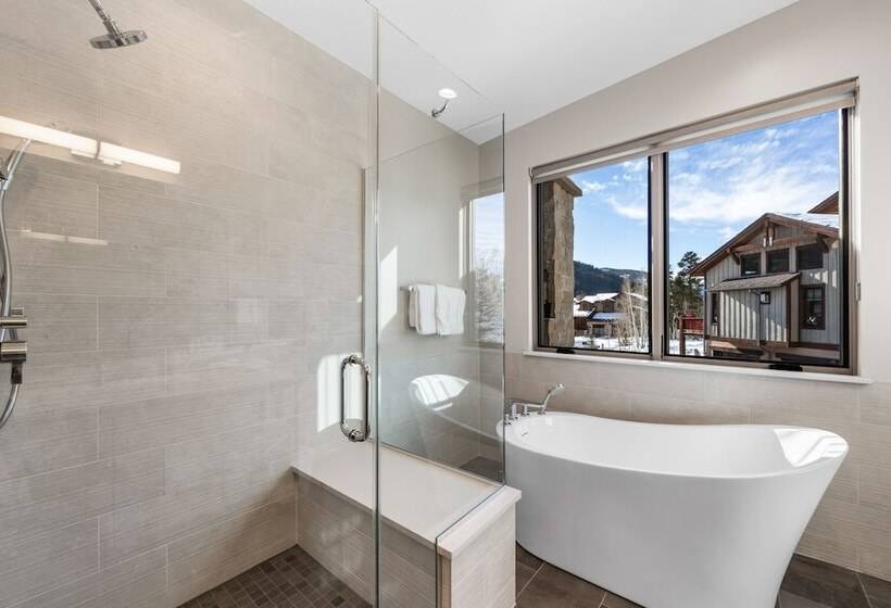 200 Caravelle Drive : 3