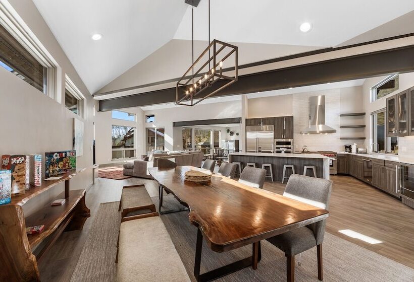 200 Caravelle Drive : 3