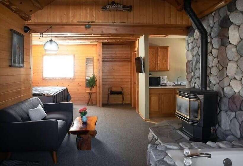 2401   Oak Knoll Studio With Jacuzzi #2 Cabin By Redawning
