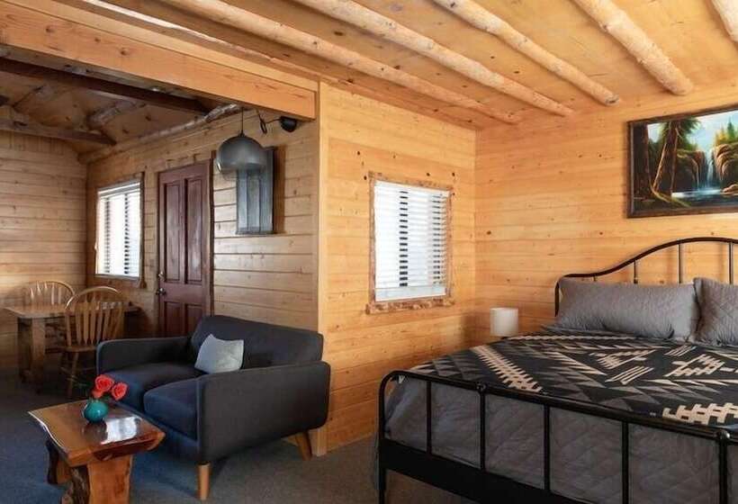 2401   Oak Knoll Studio With Jacuzzi #2 Cabin By Redawning