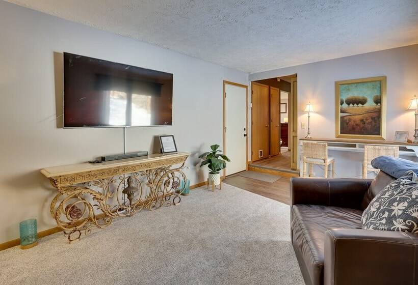 Akron Home W/ Deck: Walk To Towpath Trail!