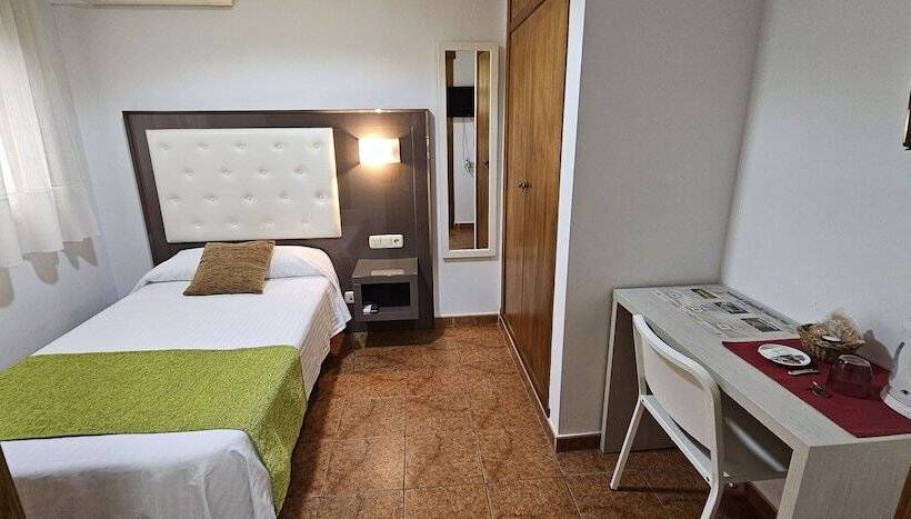 ユースホステル El Jardin De Las Eras