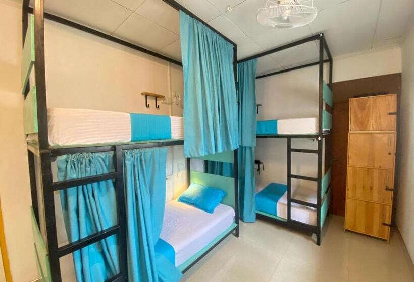 호스텔 Happy Hammocks, Hiriketiya Beach   Sri Lanka