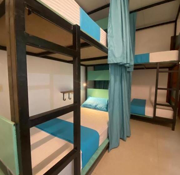 호스텔 Happy Hammocks, Hiriketiya Beach   Sri Lanka