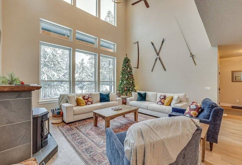 All Season Cabin: Hot Tub & Sauna In Donnelly