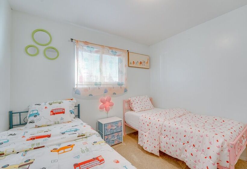 Family Friendly Getaway W/ Fire Pit In Ann Arbor