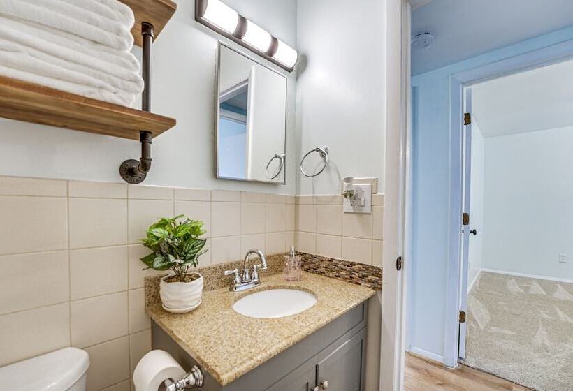 Family Friendly Getaway W/ Fire Pit In Ann Arbor