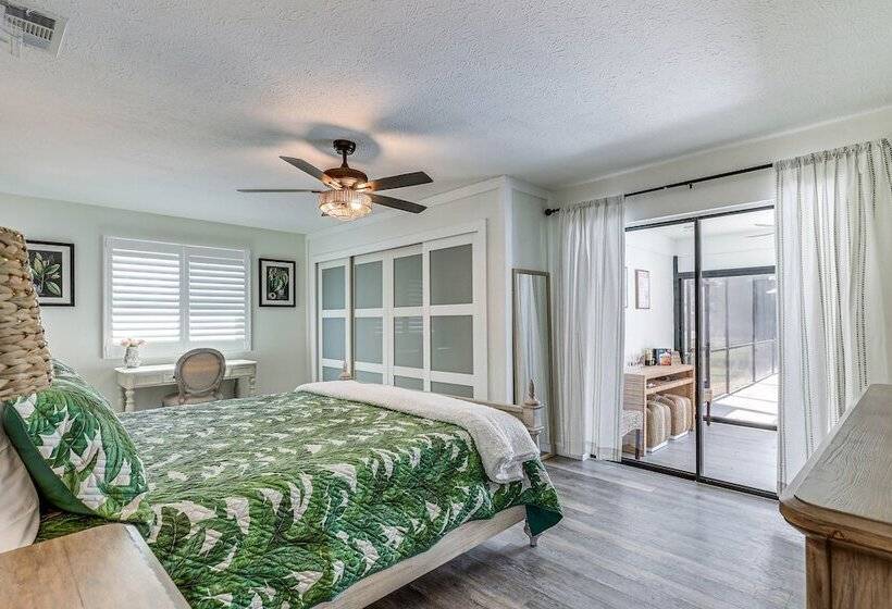 Apollo Beach Oasis: Lanai + Heated Pool!