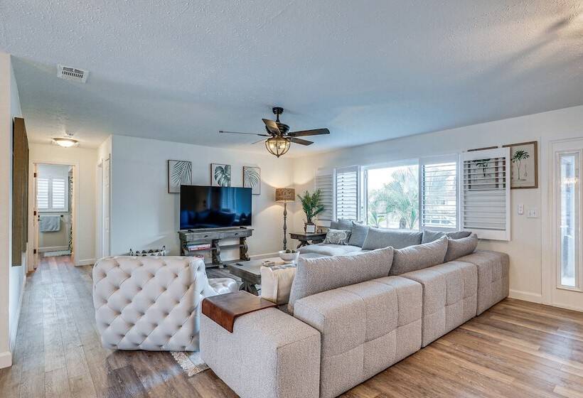 Apollo Beach Oasis: Lanai + Heated Pool!