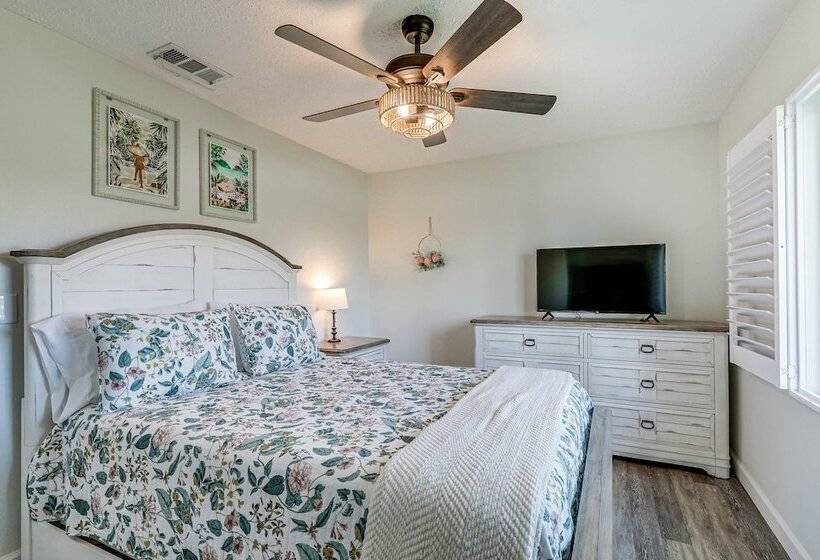 Apollo Beach Oasis: Lanai + Heated Pool!