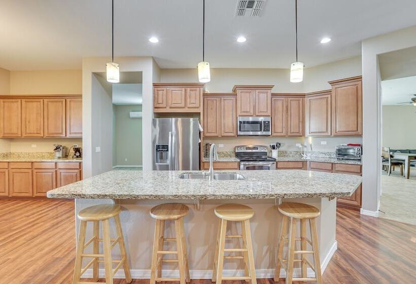 Arizona Home W/ Pool & Patio, Near Sports Stadiums