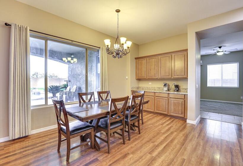 Arizona Home W/ Pool & Patio, Near Sports Stadiums