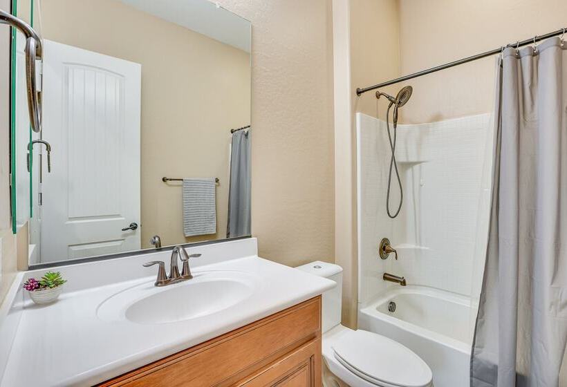 Arizona Home W/ Pool & Patio, Near Sports Stadiums