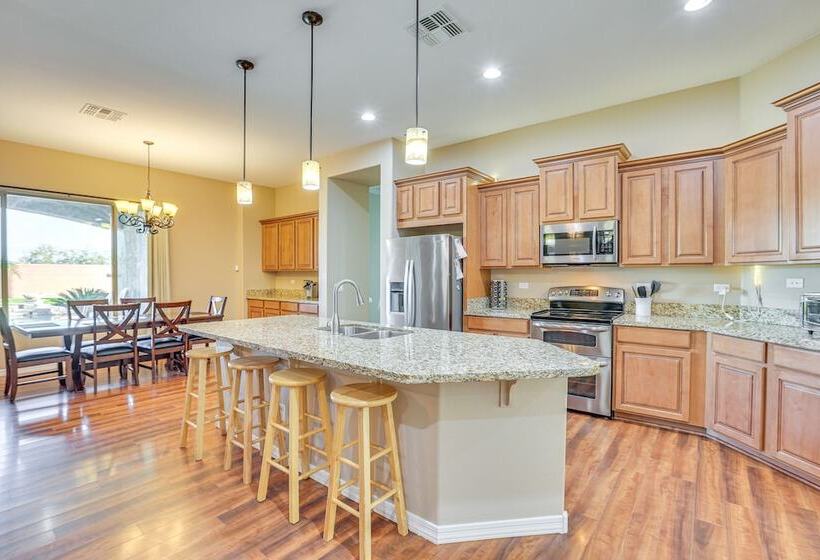 Arizona Home W/ Pool & Patio, Near Sports Stadiums