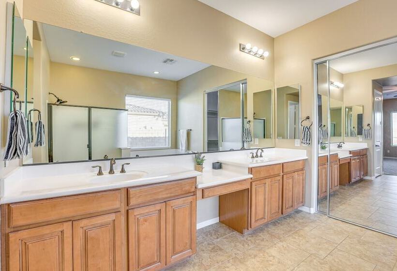 Arizona Home W/ Pool & Patio, Near Sports Stadiums