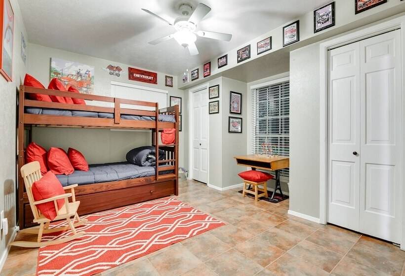 Walk To At&t Stadium: Arlington Home W/ Patio!