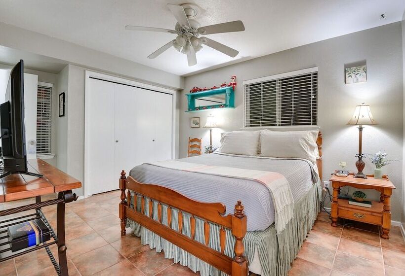 Walk To At&t Stadium: Arlington Home W/ Patio!