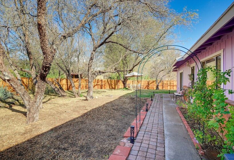 Artfully Decorated Cottonwood Home: Pets Welcome!
