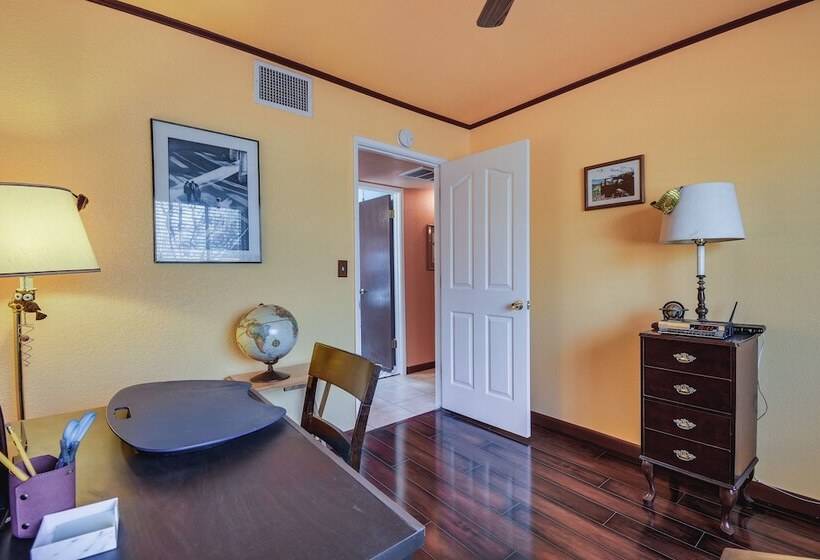 Artfully Decorated Cottonwood Home: Pets Welcome!