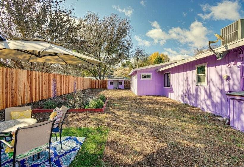 Artfully Decorated Cottonwood Home: Pets Welcome!