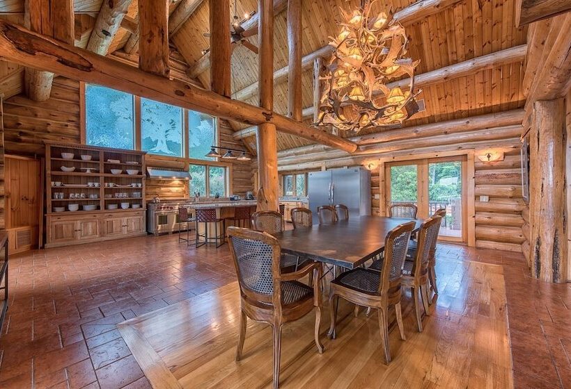 Azalea Retreat By Avantstay Sleeps 34 & Pool