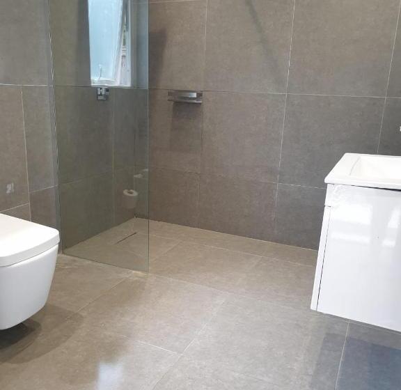 Balham, South London Spacious Guest House 2