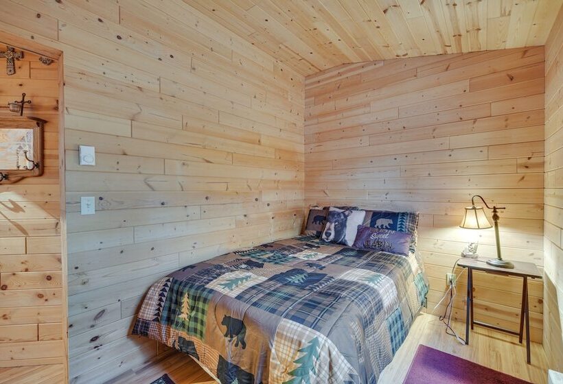 Barnum Cabin On 30 Acres W/ Soo Line Trail Access!