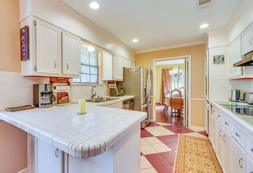 Baton Rouge Retreat W/ Private Patio!