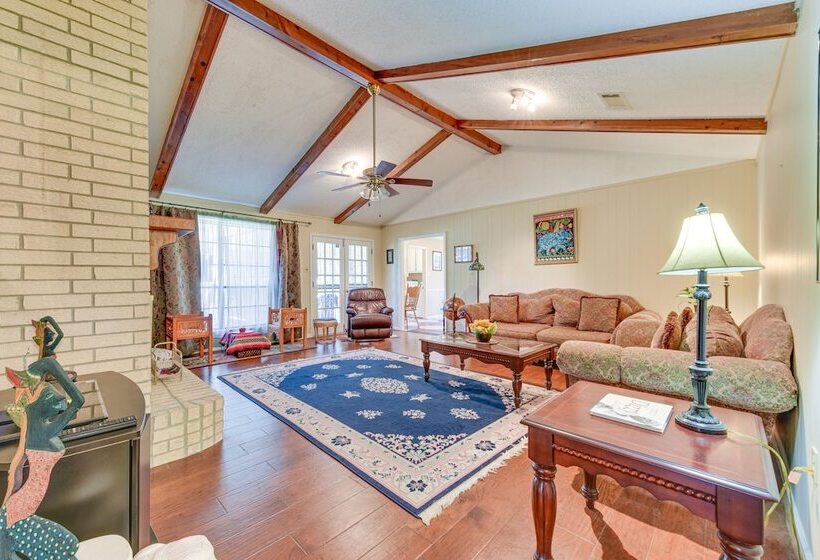 Baton Rouge Retreat W/ Private Patio!