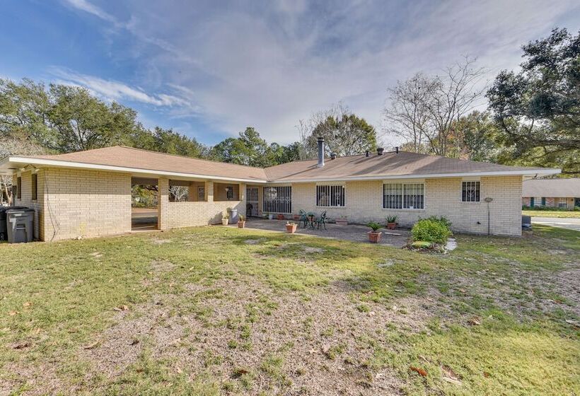 Baton Rouge Retreat W/ Private Patio!