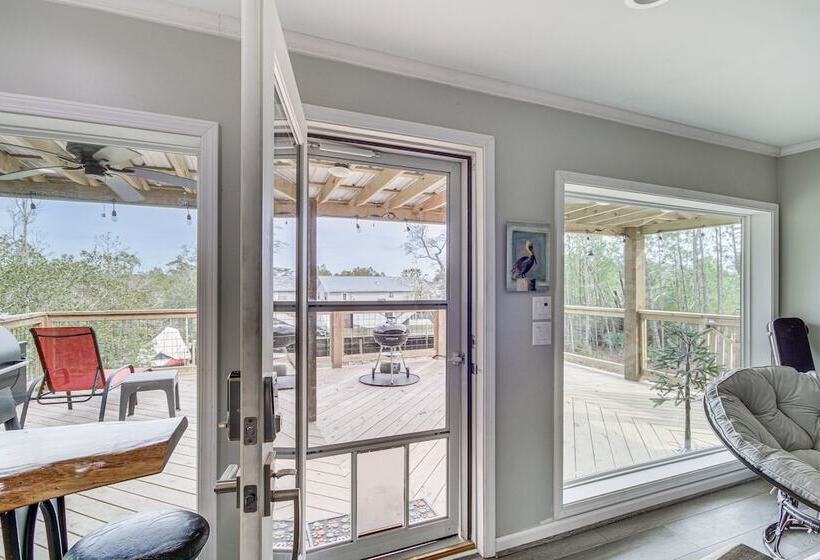 Bay St Louis Home W/ Private Dock + Kayaks!