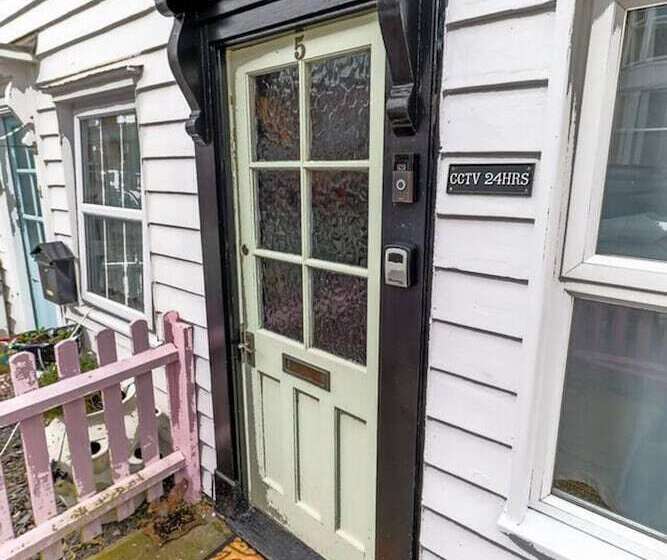 Beautiful 3 Bed Cottage In Burnham On Crouch