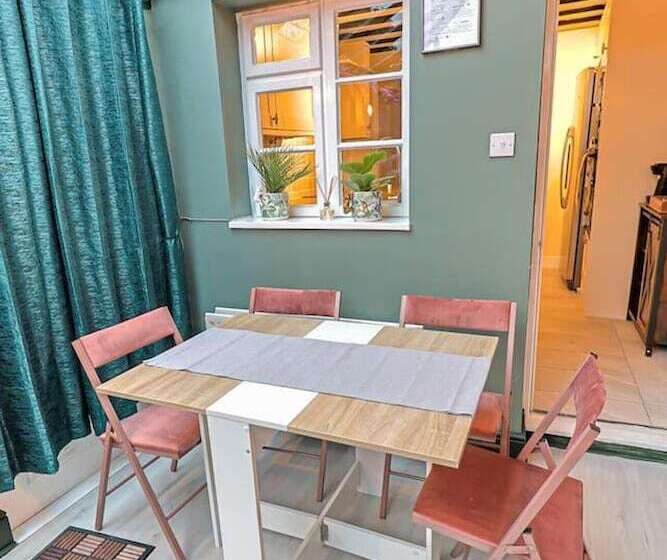 Beautiful 3 Bed Cottage In Burnham On Crouch