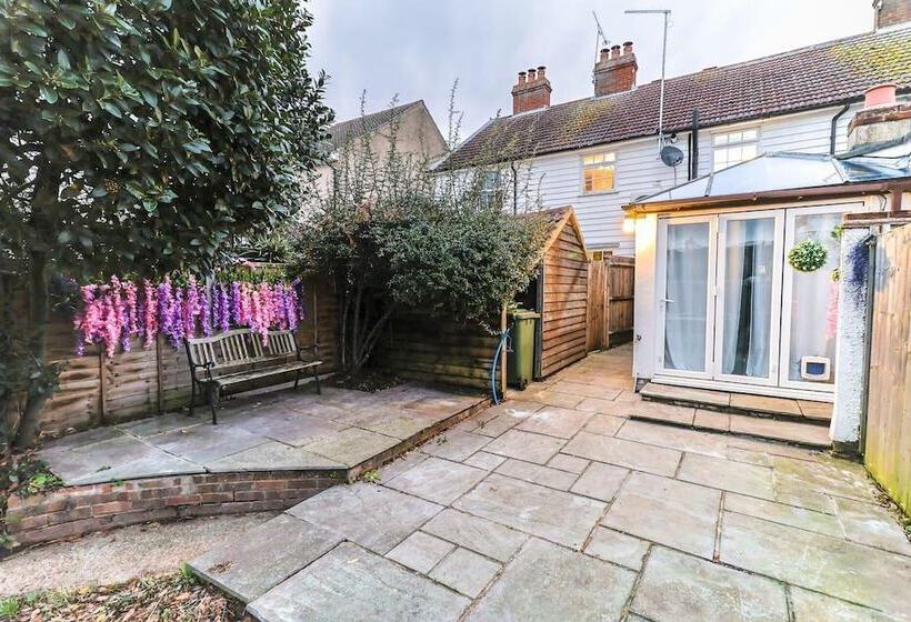 Beautiful 3 Bed Cottage In Burnham On Crouch